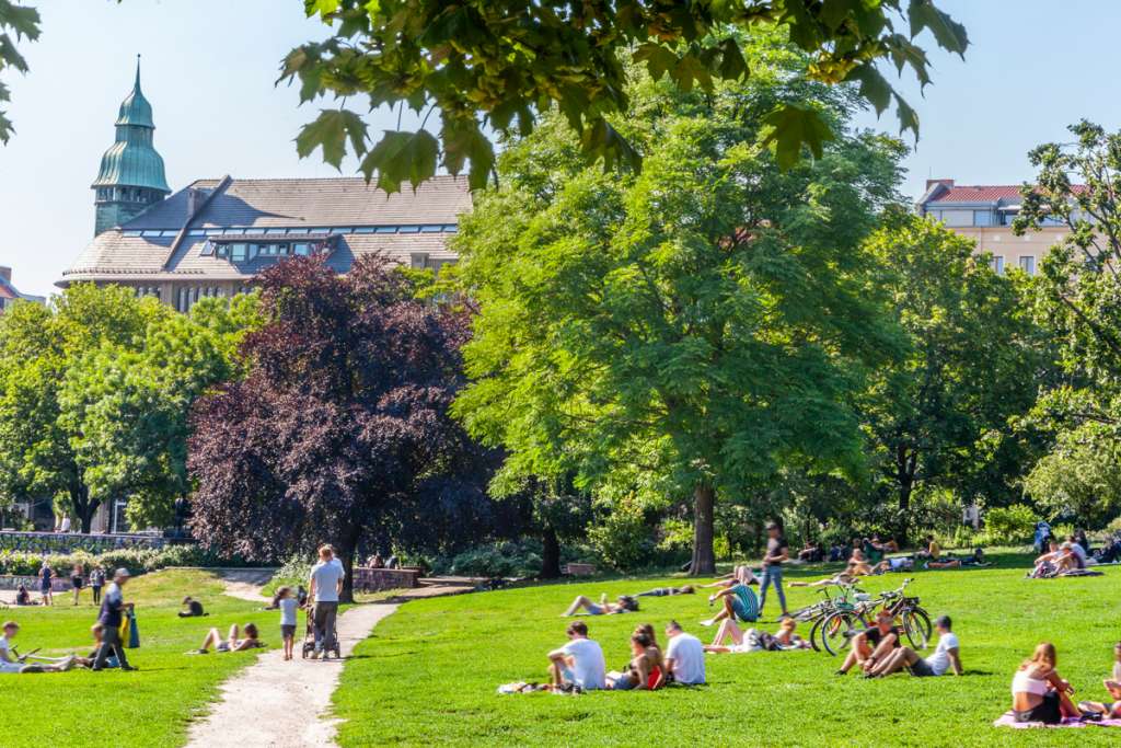 Living in the summer in Berlin - Am Weinberg Park - Mitten Berlin - Living in Berlin