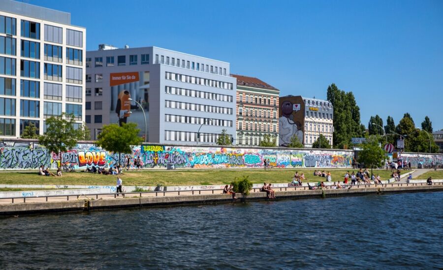 East Side Gallery: ready to move, luxury 2 room with 2 balconies for sale - Bild