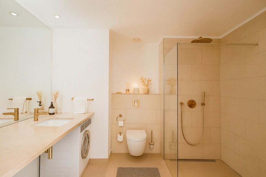 East Side Gallery: ready to move, luxury 2 room with 2 balconies for sale - Bild