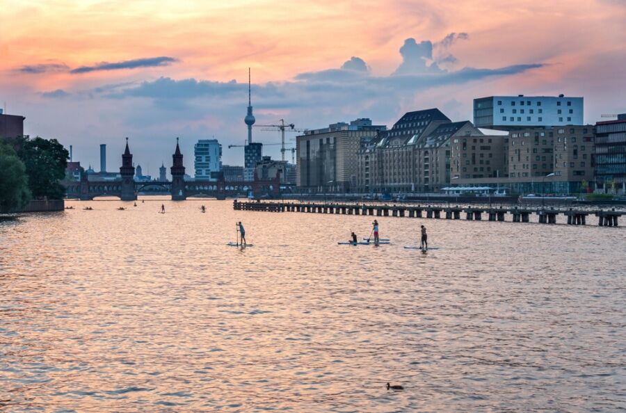 East Side Gallery: ready to move, luxury 2 room with 2 balconies for sale - Bild