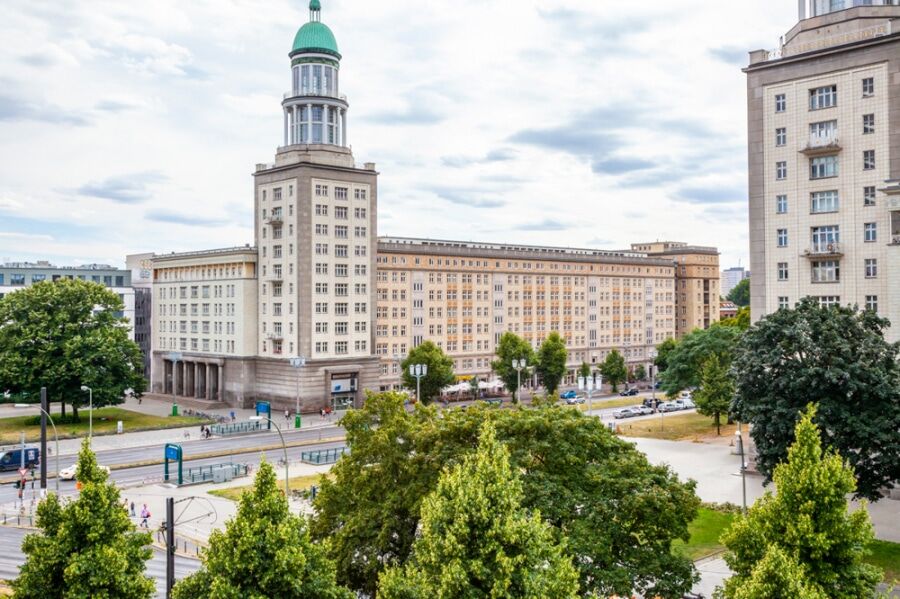 Directly at Volkspark Friedrichshain! Upscale 3-Room Apartment with Balcony - Frankfurter Tor