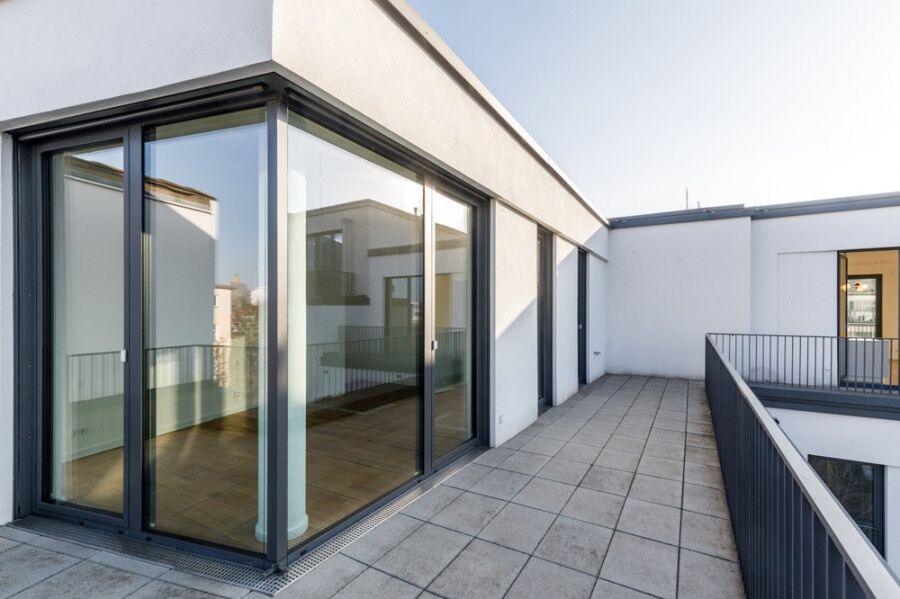 Sky-High Luxury: 3.5 Room Penthouse with Panoramic Terrace by KaDeWe - Bild