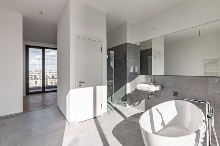 Sky-High Luxury: 3.5 Room Penthouse with Panoramic Terrace by KaDeWe - Bild