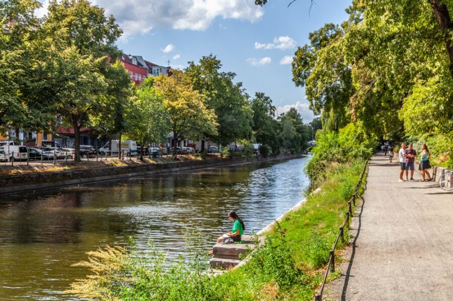 Family living on the waterfront: Spacious new 4-room apartment with balcony - Bild