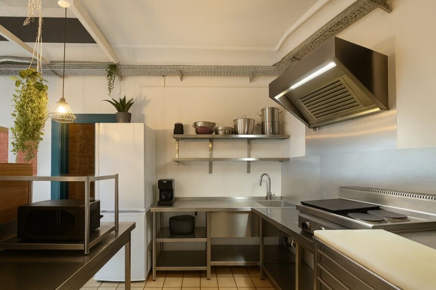 Live, Work & Invest – Perfect for Café & Creative Business near Tempelhofer Feld - Bild