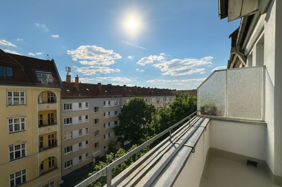 Humannplatz: Rented 2-Room Apartment with Balcony for Investment in Prenzlauer Berg - Bild