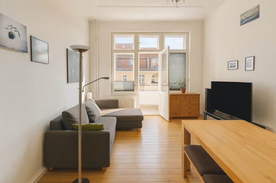 Humannplatz: Rented 2-Room Apartment with Balcony for Investment in Prenzlauer Berg - Bild