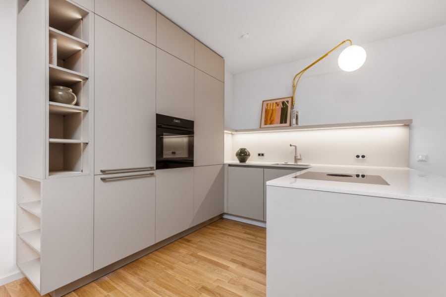 City Comfort: Unique 2-Room Home with Balcony between Ku’damm & Potsdamer Platz - Bild
