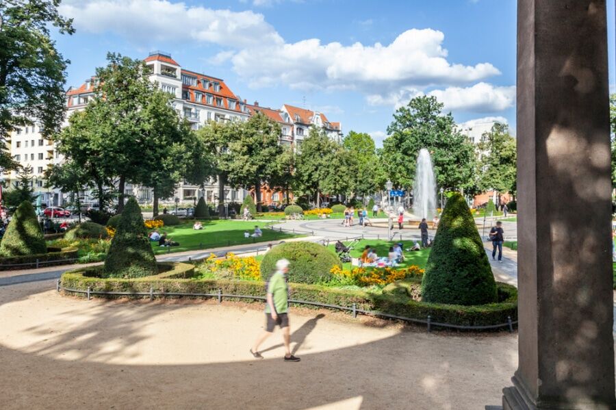City Comfort: Unique 2-Room Home with Balcony between Ku’damm & Potsdamer Platz - Bild