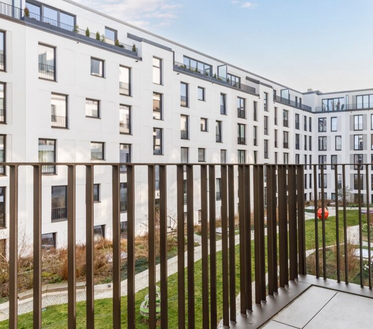 City Comfort: Unique 2-Room Home with Balcony between Ku’damm & Potsdamer Platz - Bild