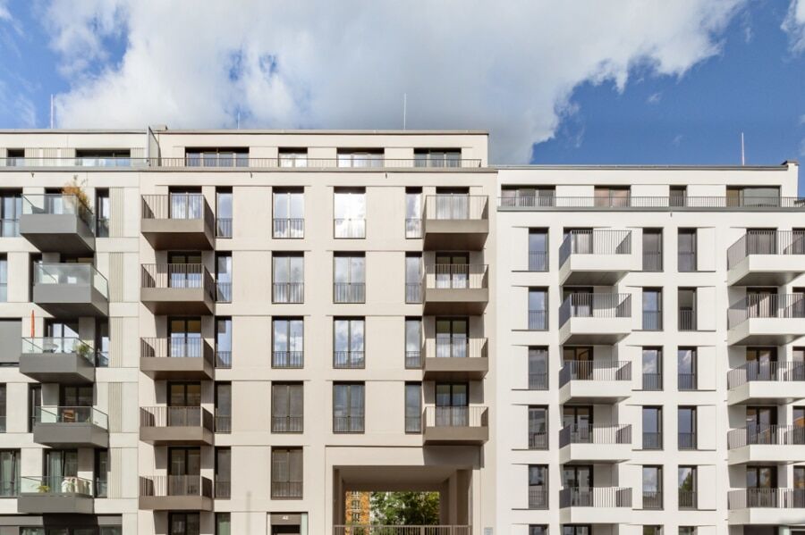 City Comfort: Unique 2-Room Home with Balcony between Ku’damm & Potsdamer Platz - Bild