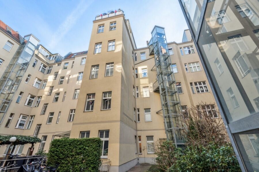 Waterfront Location: Vacant 2-room apartment on the 5th floor with elevator in Top area of Charlottenburg - Bild